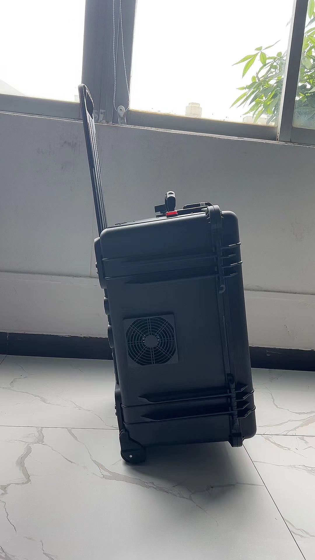 新晃手拉箱型移动通信干扰器